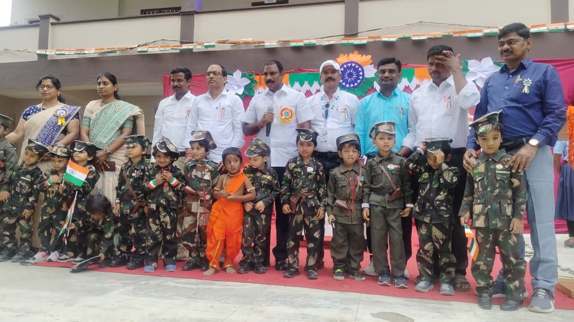 ఎస్‌ఆర్ హైస్కూల్‌లో ఘనంగా 80వ  స్వాతంత్య్ర  దినోత్సవ వేడుకలు