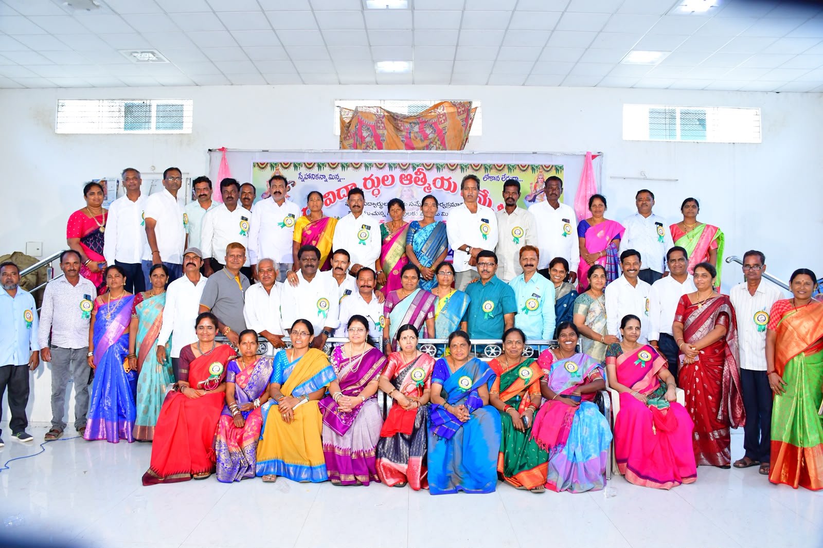 ఘనంగా పూర్వ విద్యార్థుల ఆత్మీయ సమ్మేళనం