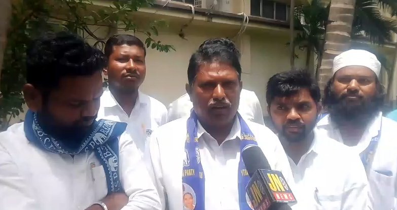 వేములపల్లి మండల కేంద్రంలోని  NH 167  రోడ్ ఫ్లై ఓవర్ నిర్మించాలని కలెక్టర్ కు వినతి 