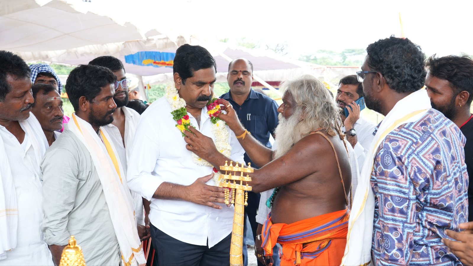 దేవాలయ అభివృద్ధికి సంపూర్ణ సహకారం: ఎమ్మెల్యే కేఆర్ నాగరాజు
