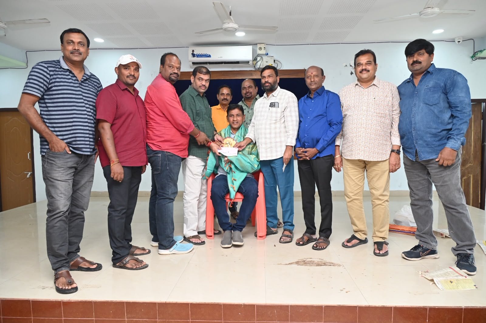 ఫోటో జర్నలిస్టులను సన్మానించిన ప్రెస్ క్లబ్ కమిటీ 