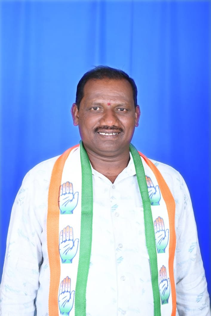 లక్కారం గ్రామ ప్రజలకు వరలక్ష్మీ వ్రతం శుభాకాంక్షలు తెలియజేసిన 8వ వార్డు కౌన్సిలర్ బద్రి గాలయ్య 