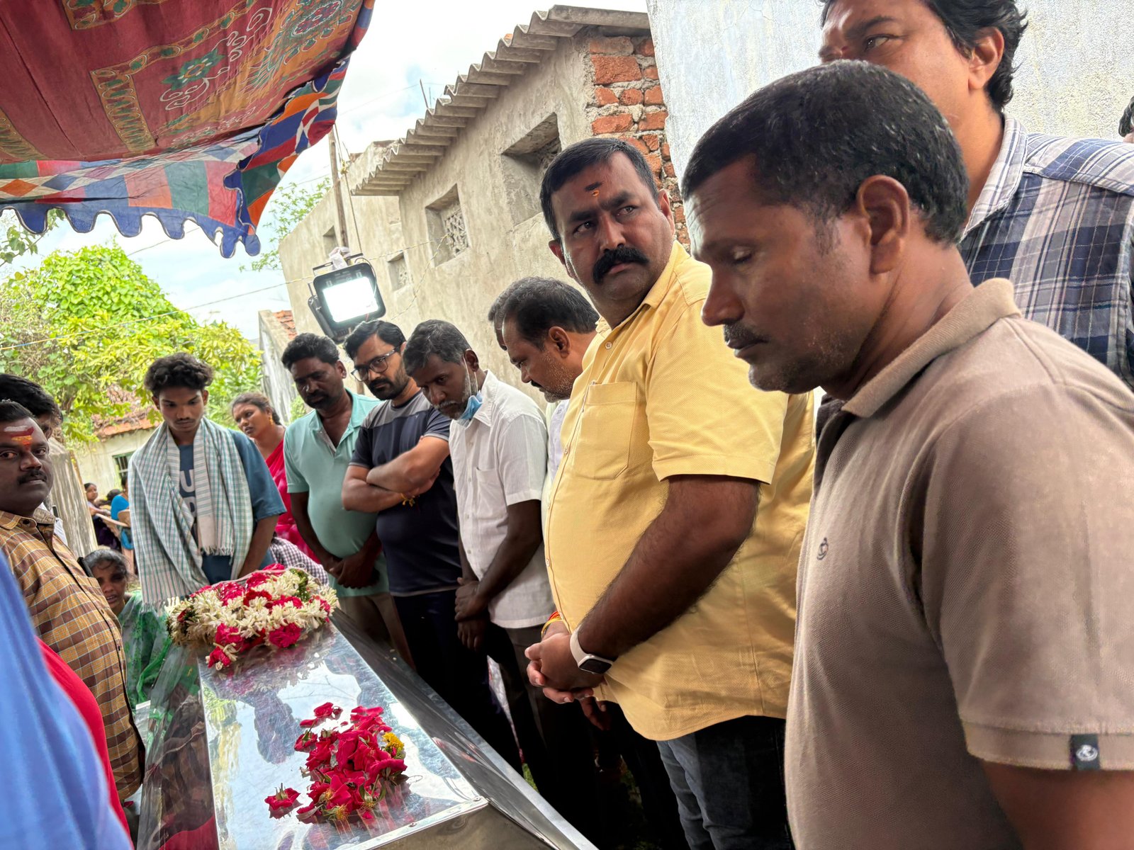 స్నేహానికి వయసుతో సంబంధం లేదని నిరూపిస్తున్న ధర్మారం ఎస్సెస్సీ 93–94 బ్యాచ్‌ మిత్రులు