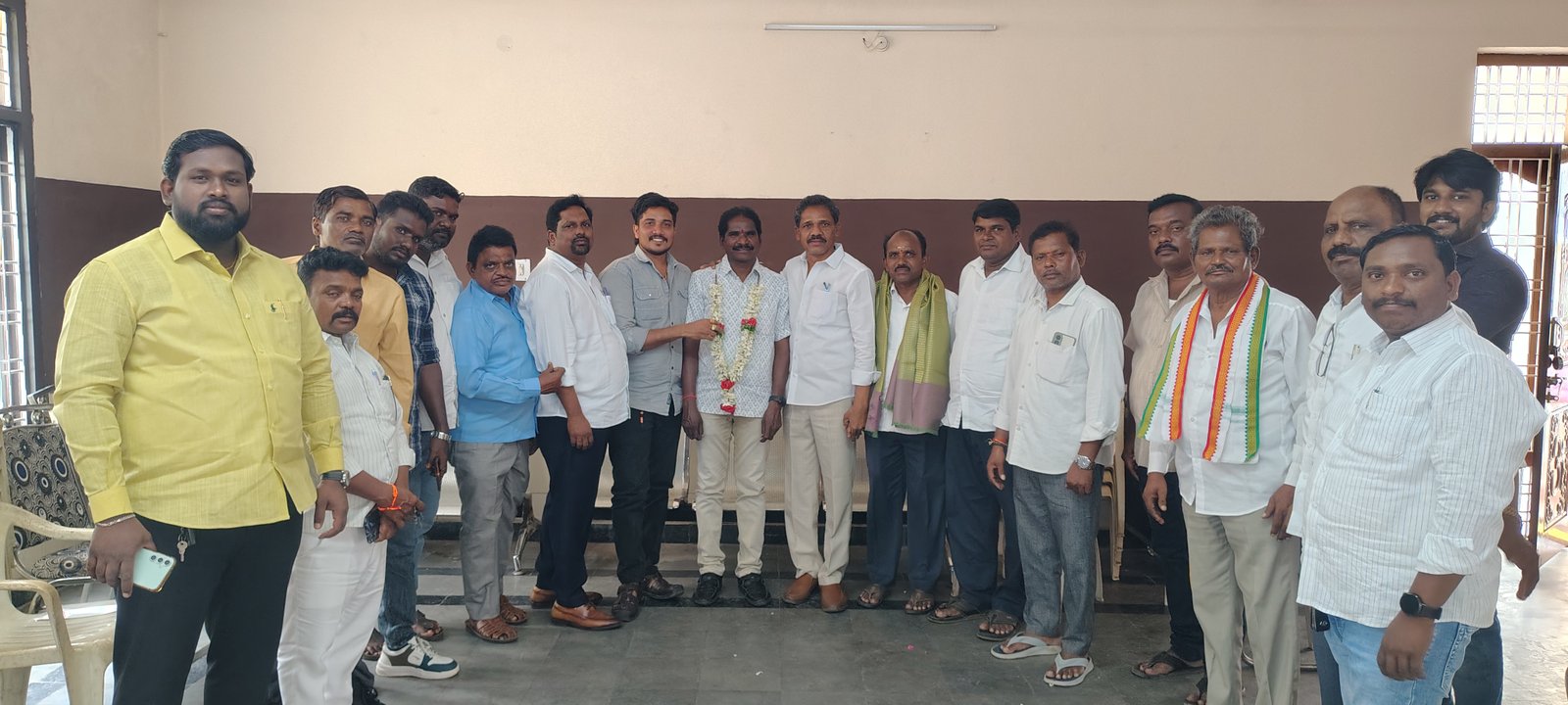 ఎస్సీ సెల్ శ్రేణులు సమరశంఖం పూరించాలి ఆగస్టు 30న రాష్ట్ర ఎస్సీ చైర్మన్ కవ్వంపల్లి సత్యనారాయణ పర్యటనను విజయవంతం చేయాలి - జిల్లా ఎస్సీ సెల్ చైర్మన్ చిలువేరు శ్రీనివాస్ పిలుపు
