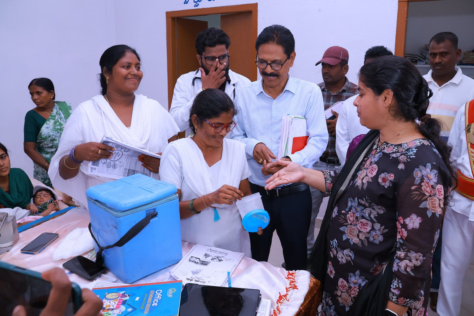 ప్రభుత్వ ప్రాథమిక ఆరోగ్య కేంద్రాన్ని ఆకస్మిక తనిఖీచేసిన జిల్లా కలెక్టర్ డాక్టర్ సత్య శారద