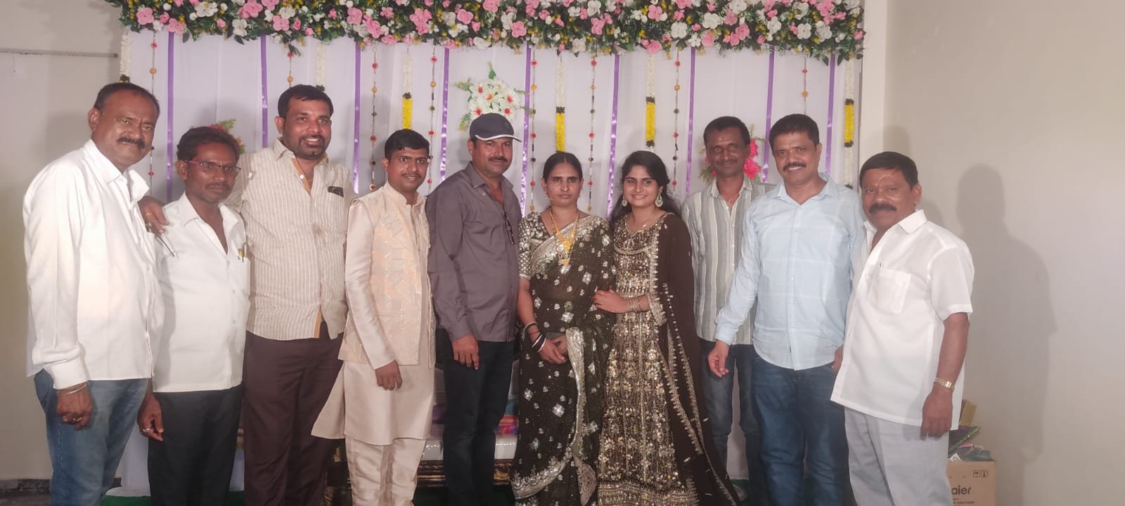 గృహప్రవేశ వేడుకకు హాజరై ఆఫీసుద్దీన్–షబాన దంపతులకు శుభాకాంక్షలు తెలిపిన నాయకులు