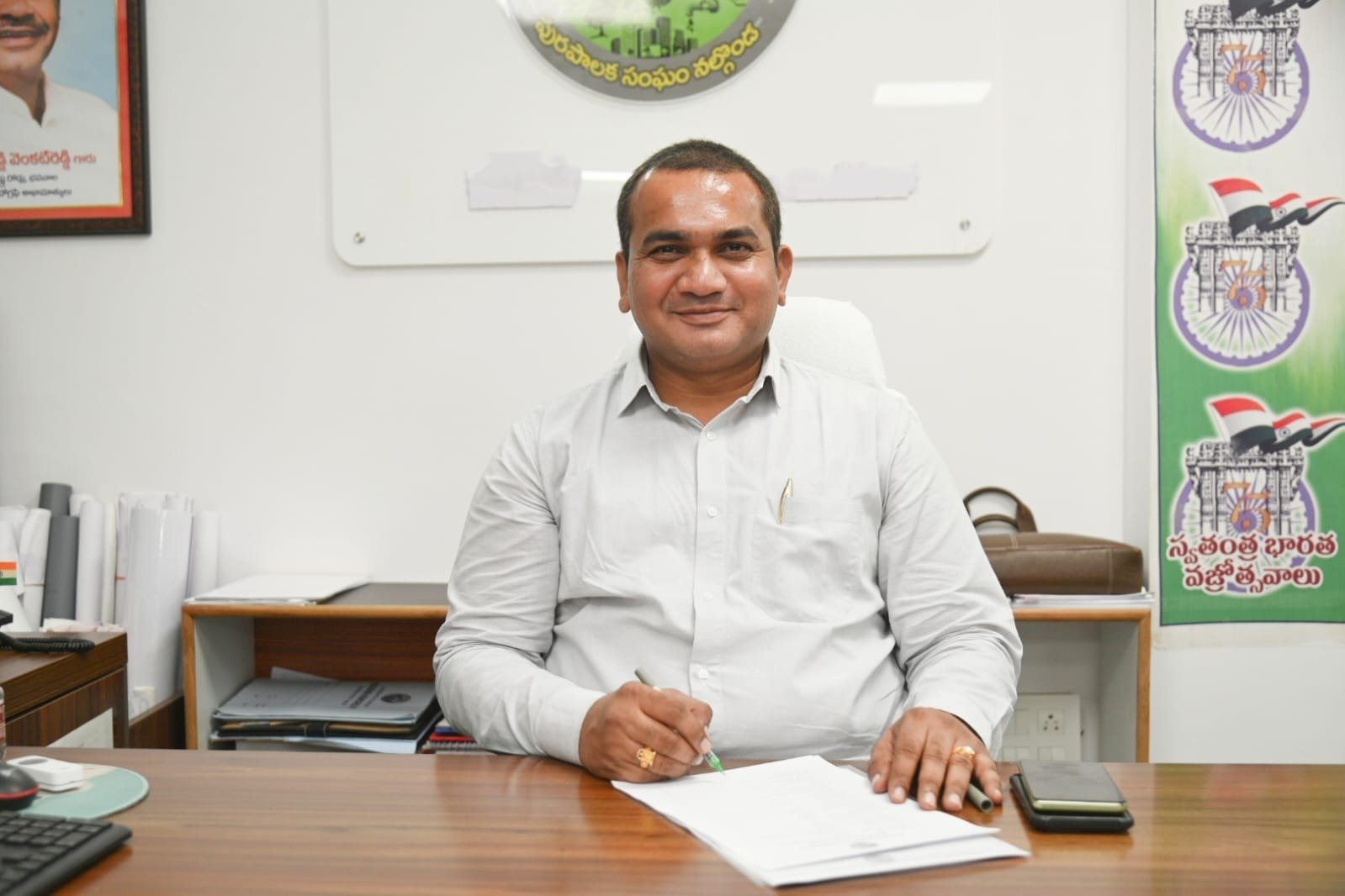 రోడ్లపై పశువులను విచ్చలవిడిగా వదిలితే చర్యలు