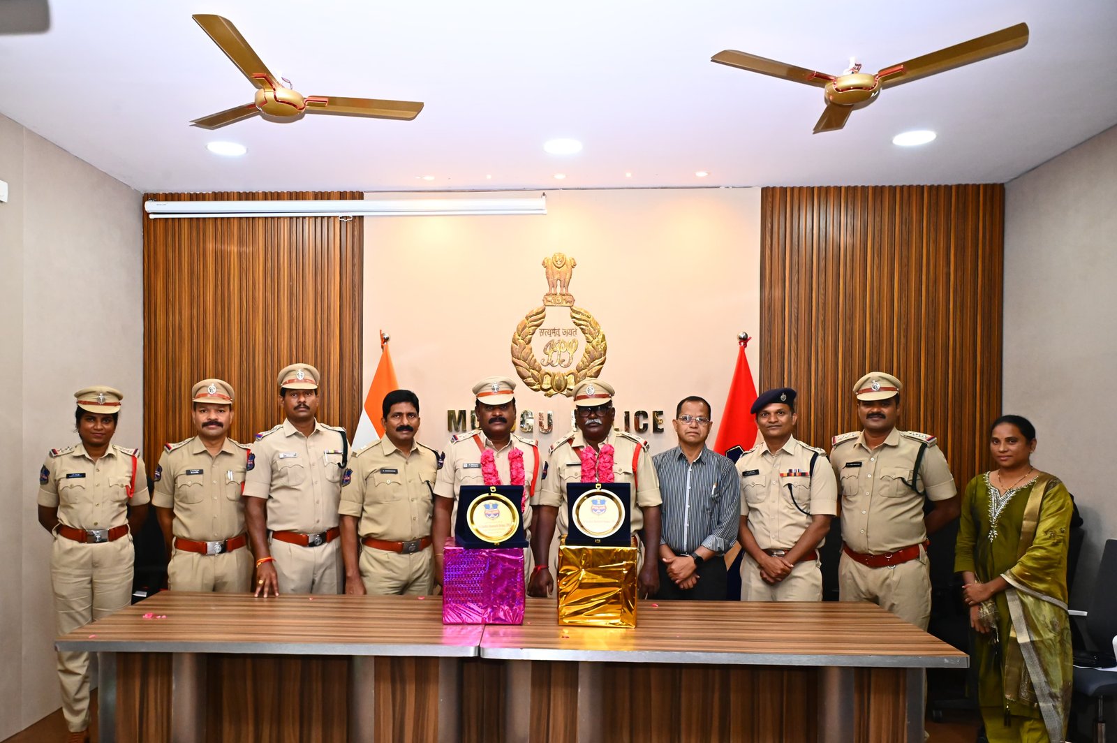 పదవి విరమణ పొందిన ఉద్యోగులకు జిల్లా పోలీస్ కార్యాలయంలో ఘనంగా వీడ్కోలు కార్యక్రమం