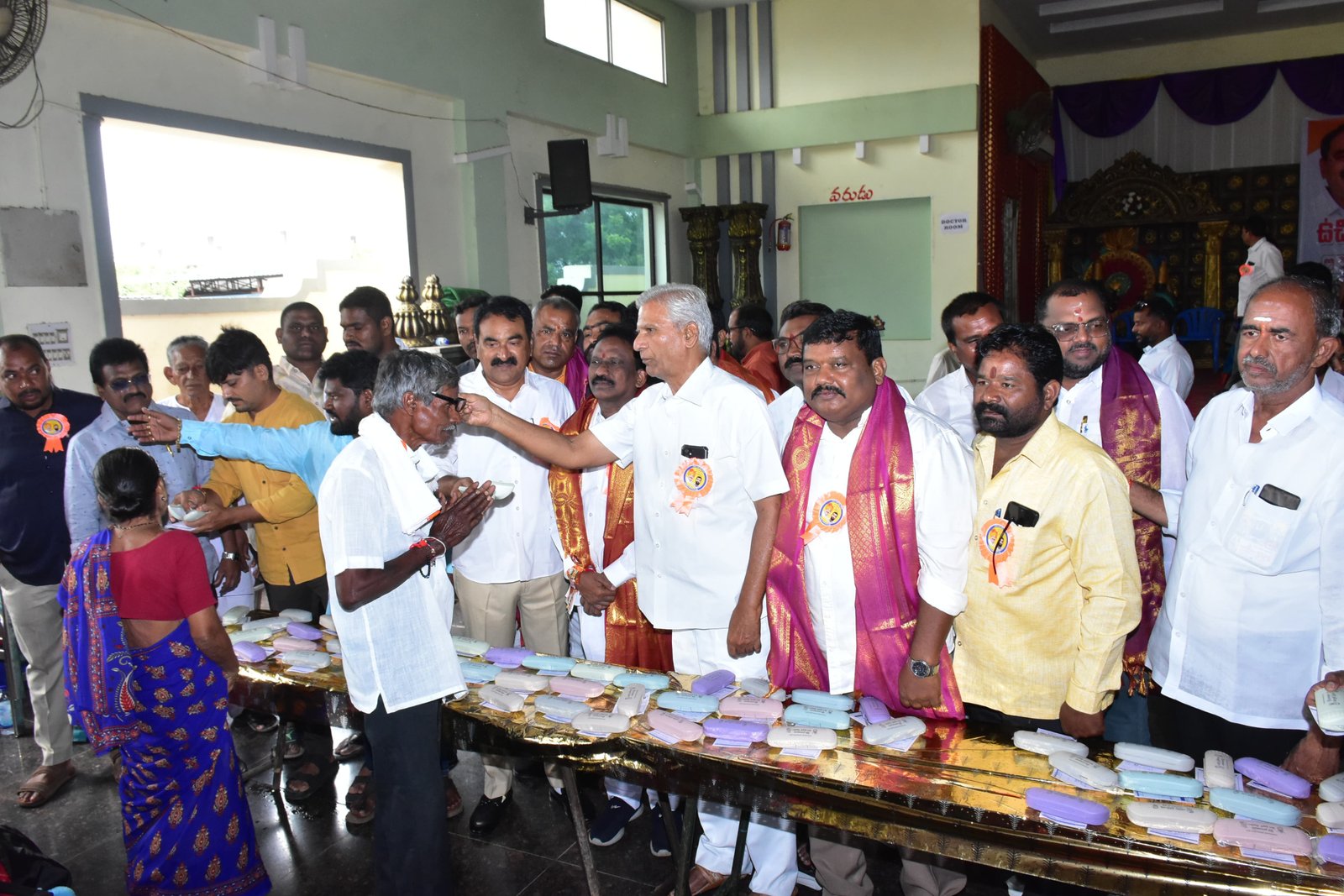 పేద ప్రజలకు మెరుగైన కంటి వైద్యం అందించడమే లక్ష్యం: ఎర్రబెల్లి ప్రదీప్ రావు