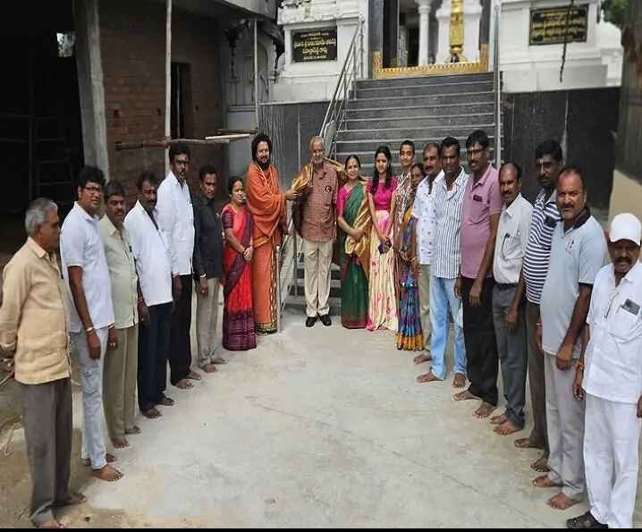 మోత్కూర్: అర్చకుని పిల్లల చదువుకు 1. 50 లక్షల సాయం