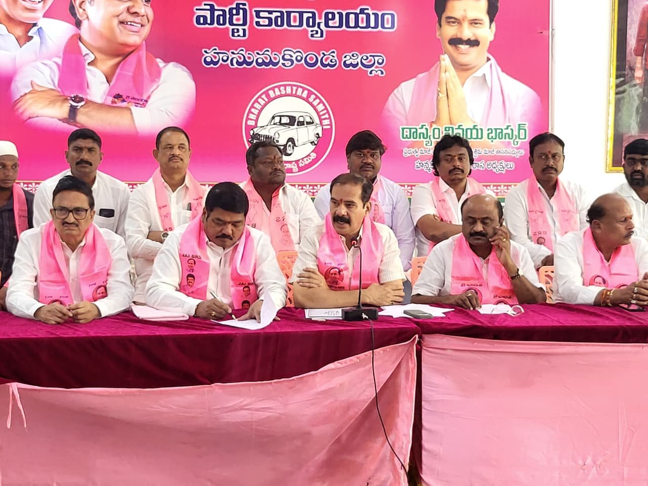 హనుమకొండ జిల్లా బిఆర్ఎస్ పార్టీ కార్యాలయంలో మీడియా సమావేశం