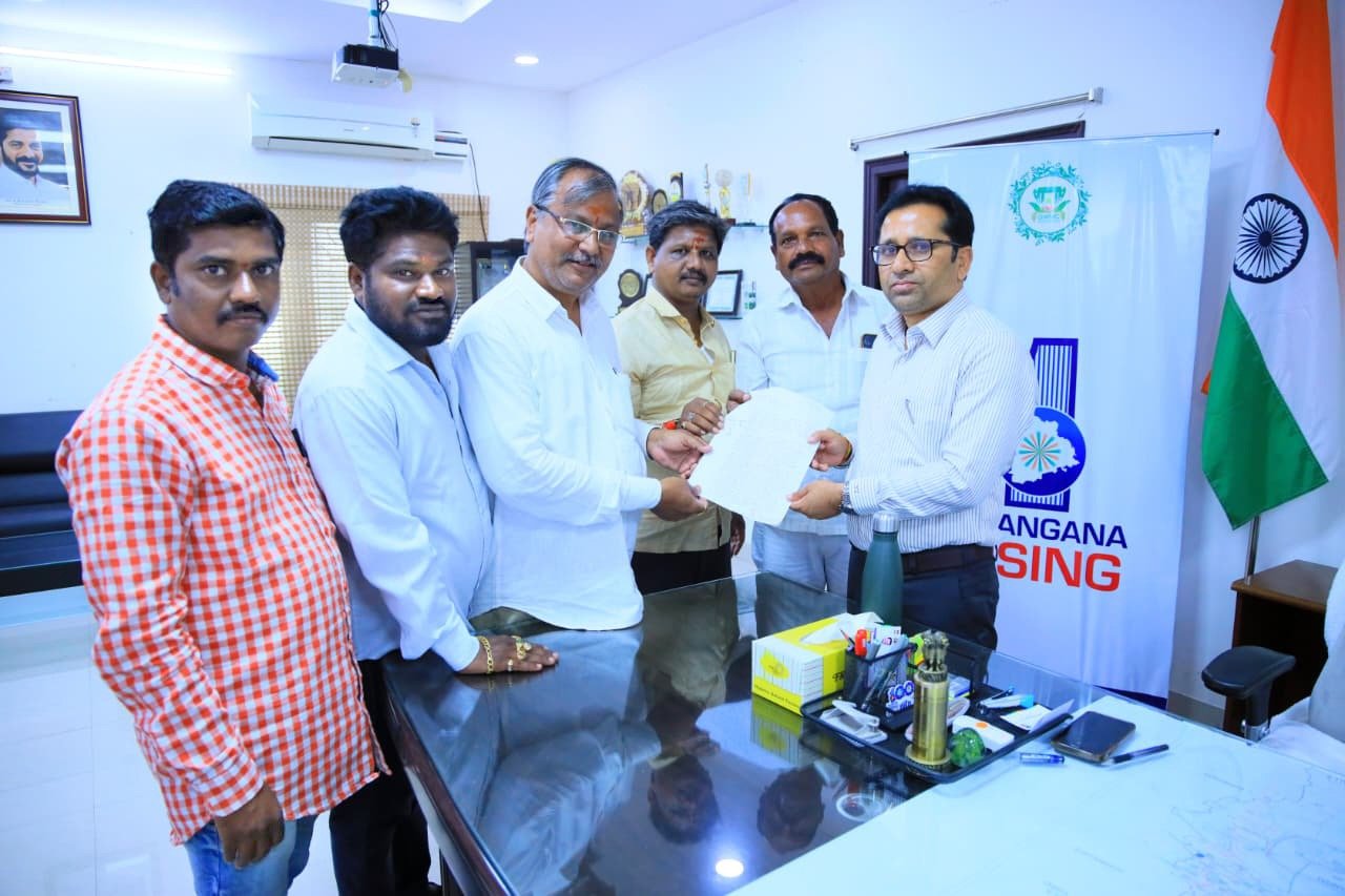 18వ డివిజన్ ప్రభుత్వ స్థలాన్ని కాపాడాలని మున్సిపల్ కమిషనర్ గారికి BJP నాయకుల వినతి పత్రం.