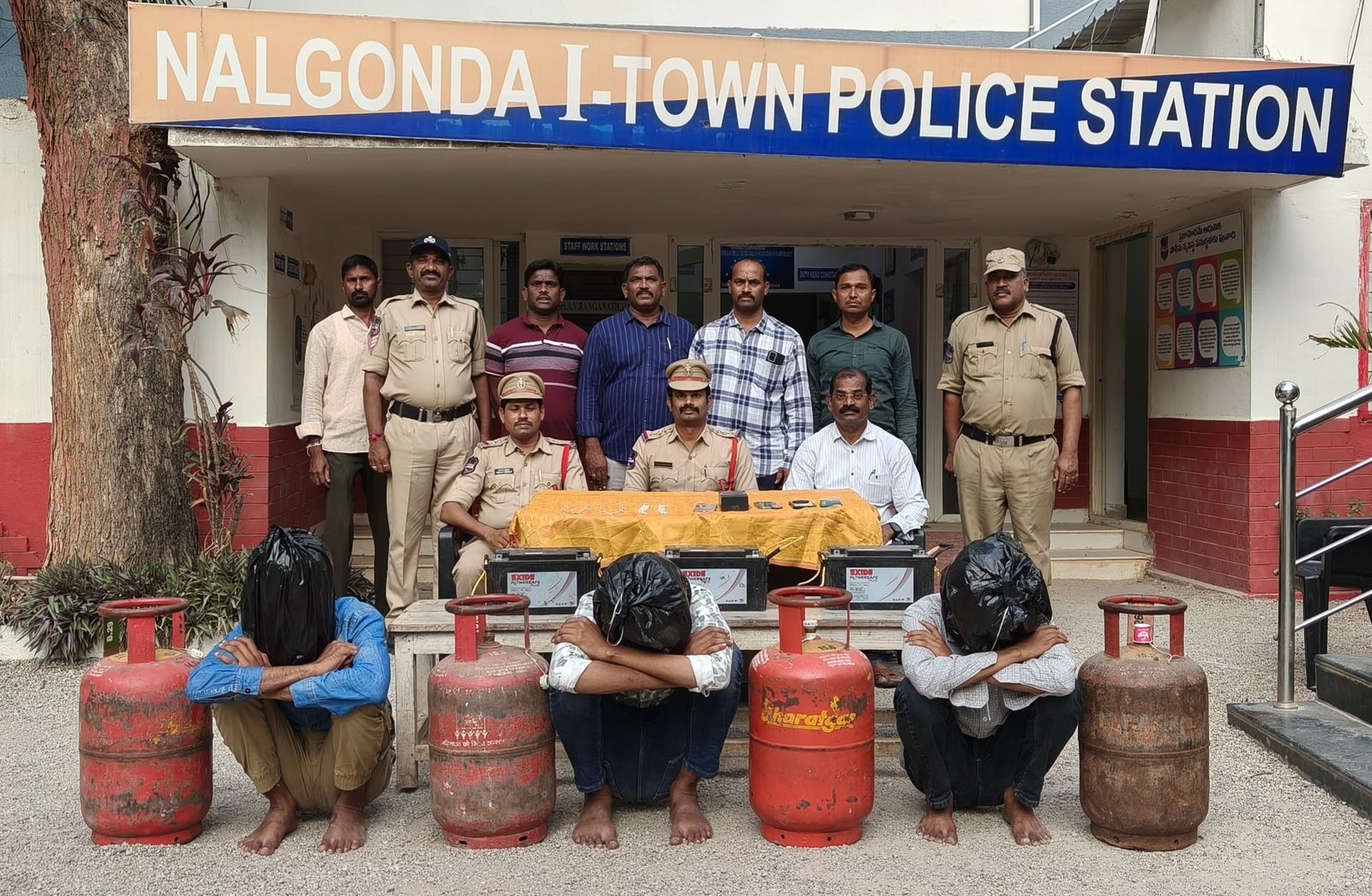 దొంగతనాలకు పాల్పడుతున్న ముగ్గురు సభ్యుల ముఠాను అరెస్ట్ చేసిన వన్ టౌన్ పోలీస్
