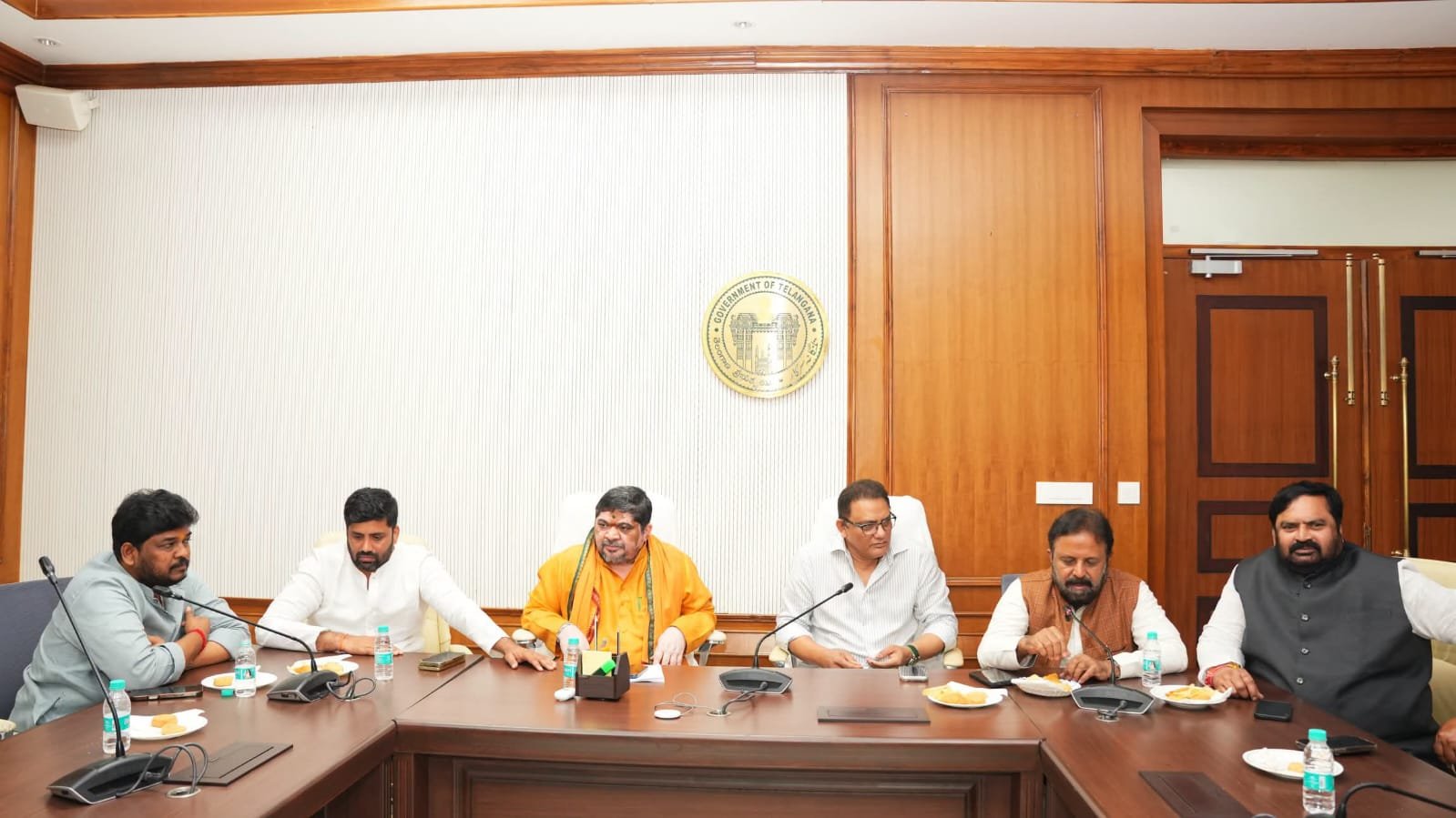 మాజీ ముఖ్యమంత్రి కేసీఆర్ ఎమ్మెల్యే పదవికి రాజీనామా చేయాలి