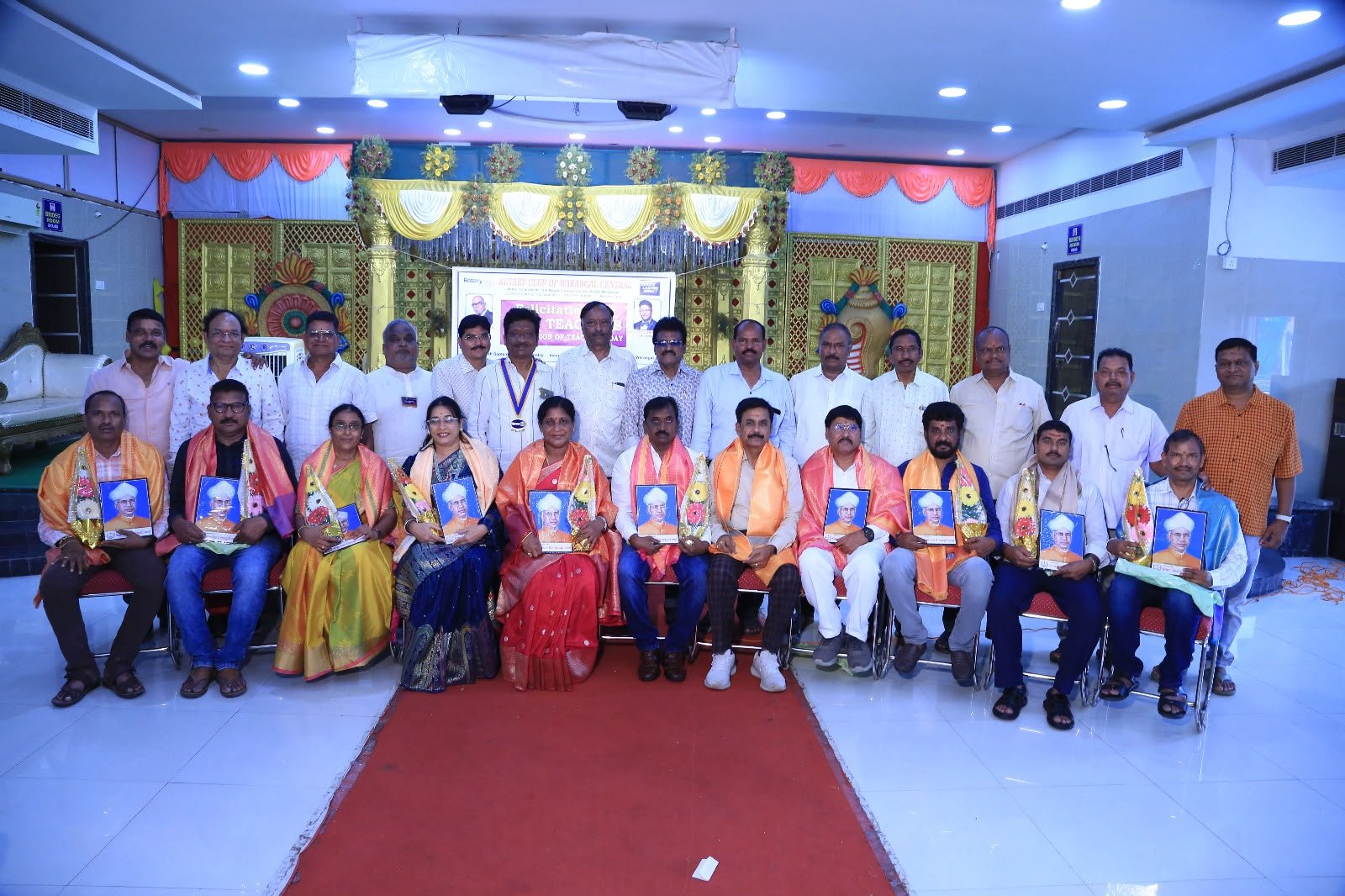 టీచర్స్ డే సందర్భంగా 11 మంది ఉత్తమ ఉపాధ్యాయులకు ఘన సన్మానం