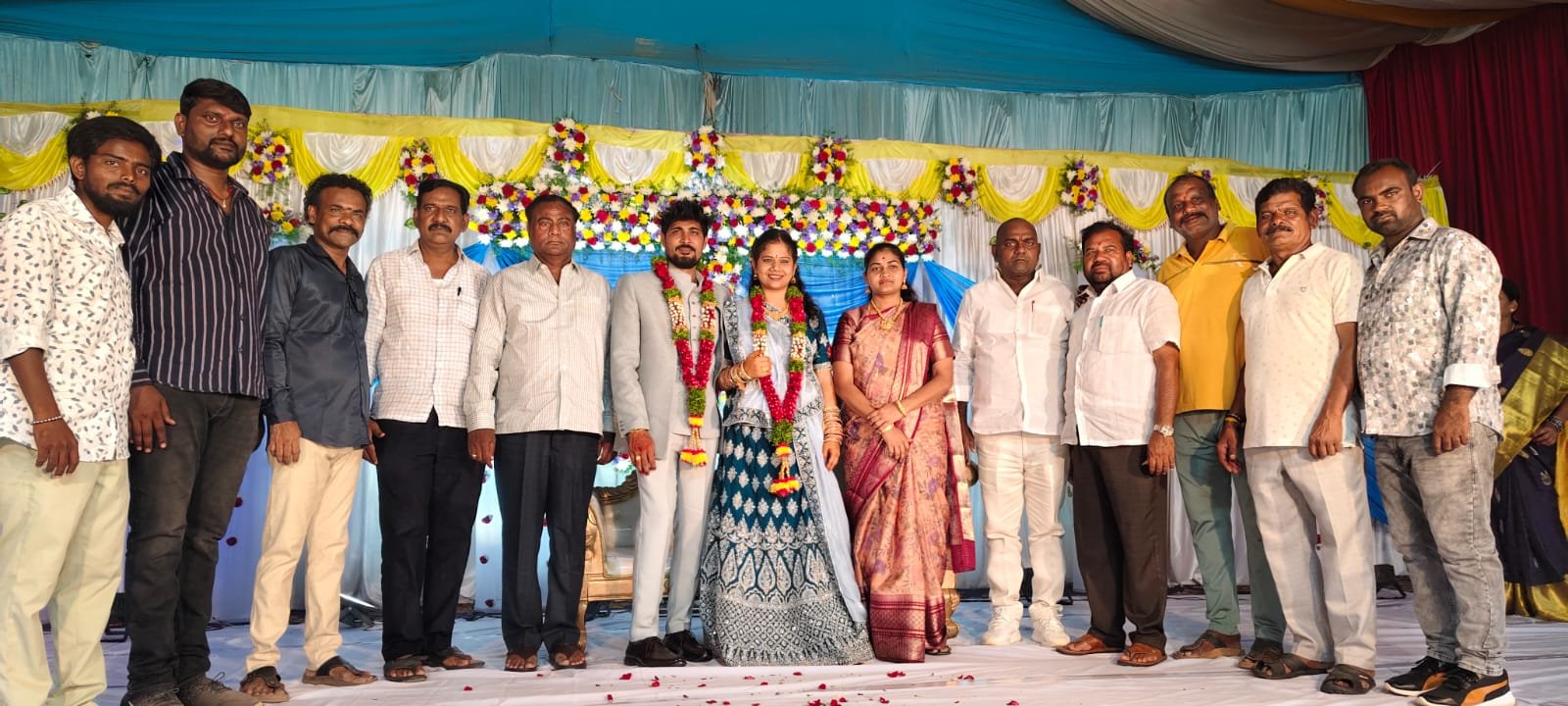 వివాహ రిసెప్షన్ వేడుకలో పాల్గొన్న నాయకులు