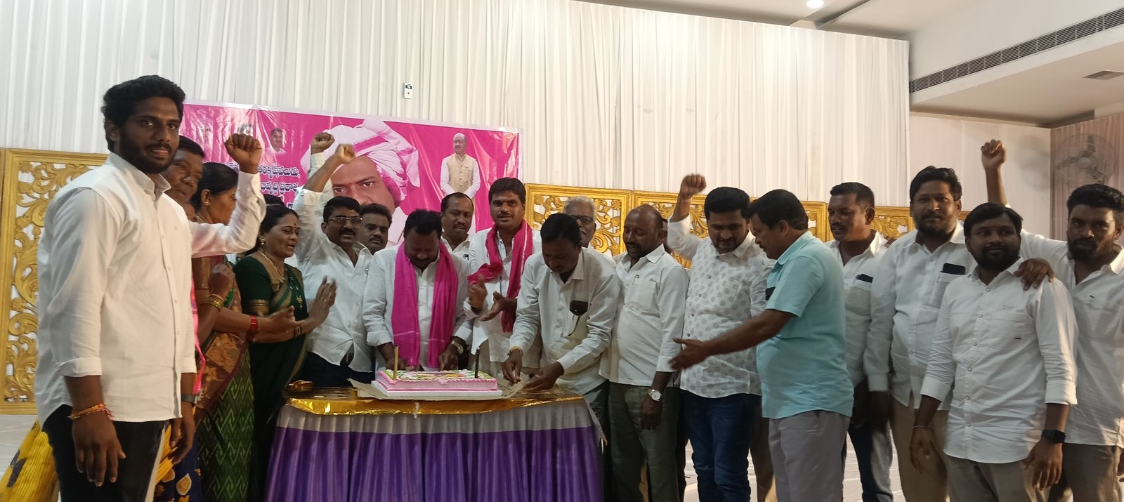 ఘనంగా చల్లా జన్మదిన వేడుకలు" బీఆర్ఎస్‌ నాయకుల ఆధ్వర్యంలో ఘనంగా వేడుకలు