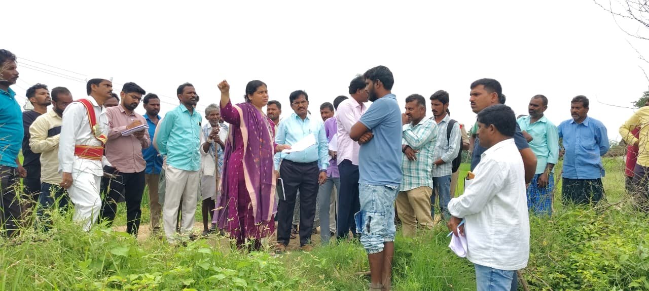 పొలాల్లోకి దిగిన వరంగల్ కలెక్టర్.. రీ-సర్వేపై సీరియస్ వ్యవసాయ భూములపై ప్రత్యక్ష పరిశీలన