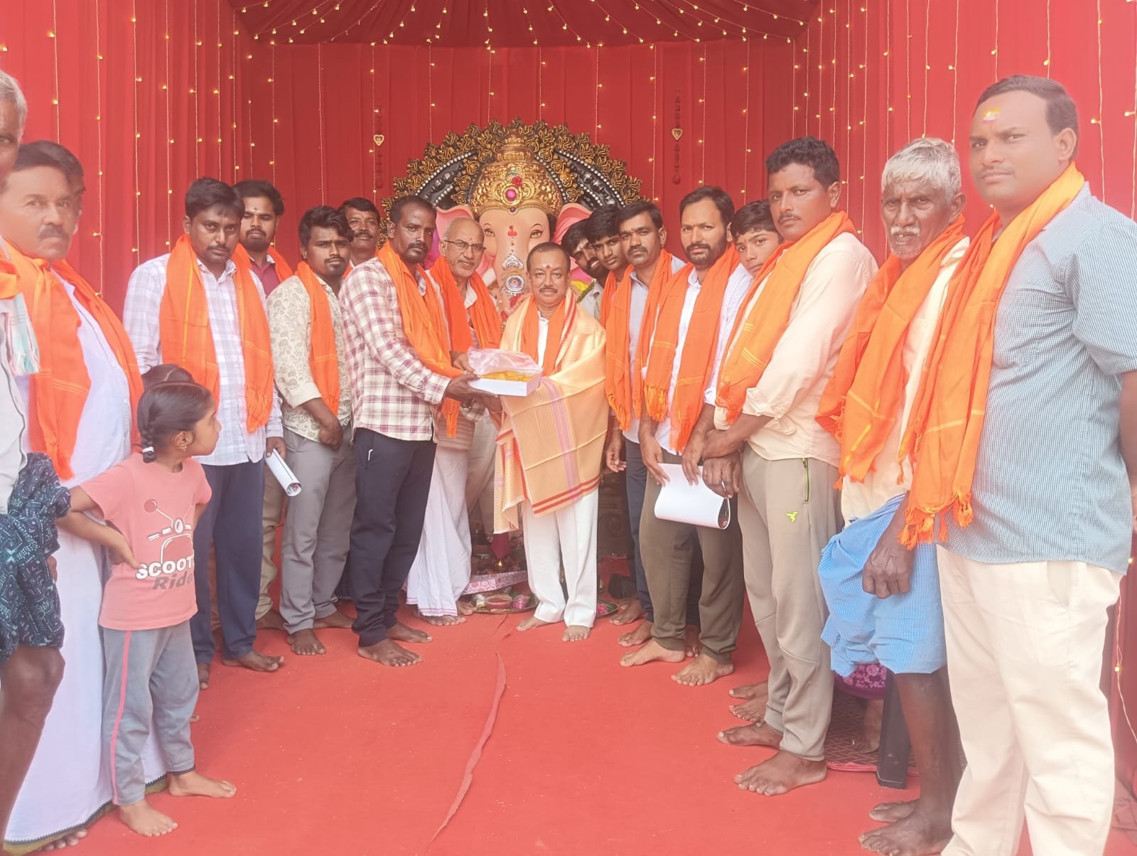 ఏలుకుర్తి లో ఘనంగా వినాయక నవరాత్రి ఉత్సవాలు. --- ప్రత్యేక పూజల్లో పాల్గొన్న నిమ్స్ లైజనింగ్ అధికారి డాక్టర్ మార్త రమేష్.
