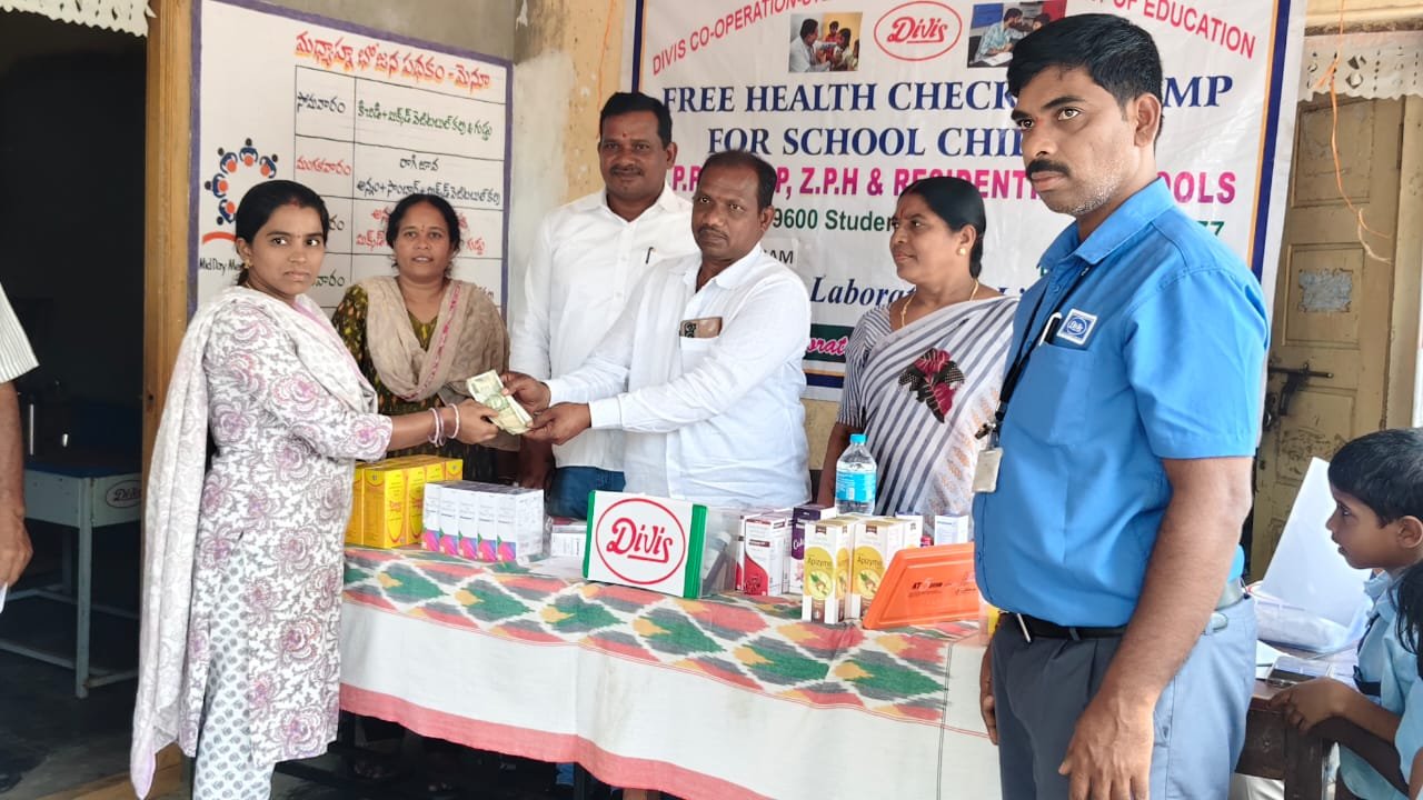 విద్య కోసం సొంత డబ్బుతో, "విద్యా వాలంటీర్ "ను నియమించి తొలి వేతనం అందించిన 8 వ వార్డు కౌన్సిలర్ బద్రి గాలయ్య 