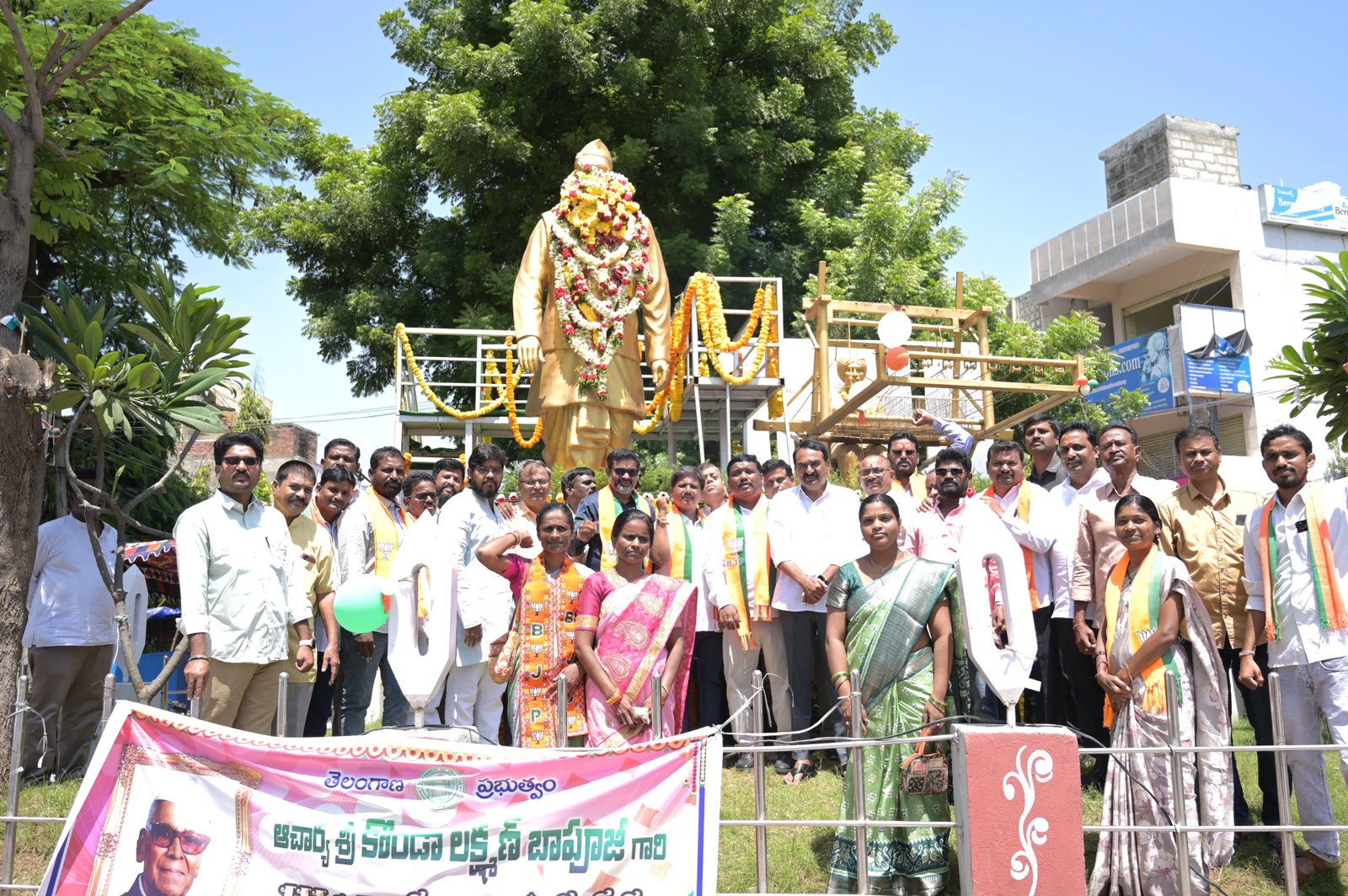 కొండా లక్ష్మణ్ బాపూజీ ఆశయాలు భావితరాలకు స్ఫూర్తిదాయకం, కొండా లక్ష్మణ్ బాపూజీ జయంతి సందర్భంగా విగ్రహానికి పూలమాలలు వేసి నివాళులర్పించిన బీజేపీ రాష్ట్ర నాయకులు ఎర్రబెల్లి ప్రదీప్ రావు