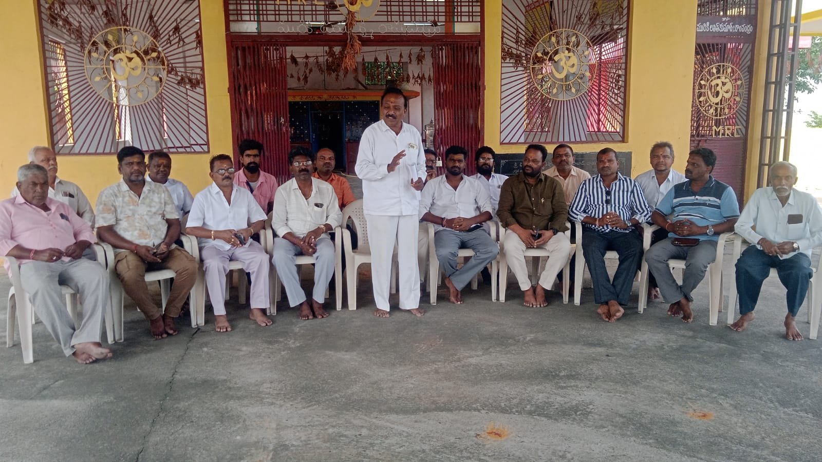 వరంగల్ నగరంలోని మామునూరు విమానాశ్రయమునకు తెలంగాణ సాయుధ పోరాట అమరవీరుడు దొడ్డి కొమురయ్య గారి పేరు ను ప్రభుత్వము నామకరణం చేయాలని వరంగల్ జిల్లా కురుమ సంఘం కన్వీనర్ మరుపల్ల రవి కోరినారు శనివారం కరీమాబాద్ బీ రన్న స్వామి దేవస్థానం ప్రాంగణంలో కన్వీనర్ మరుపల్ల రవ