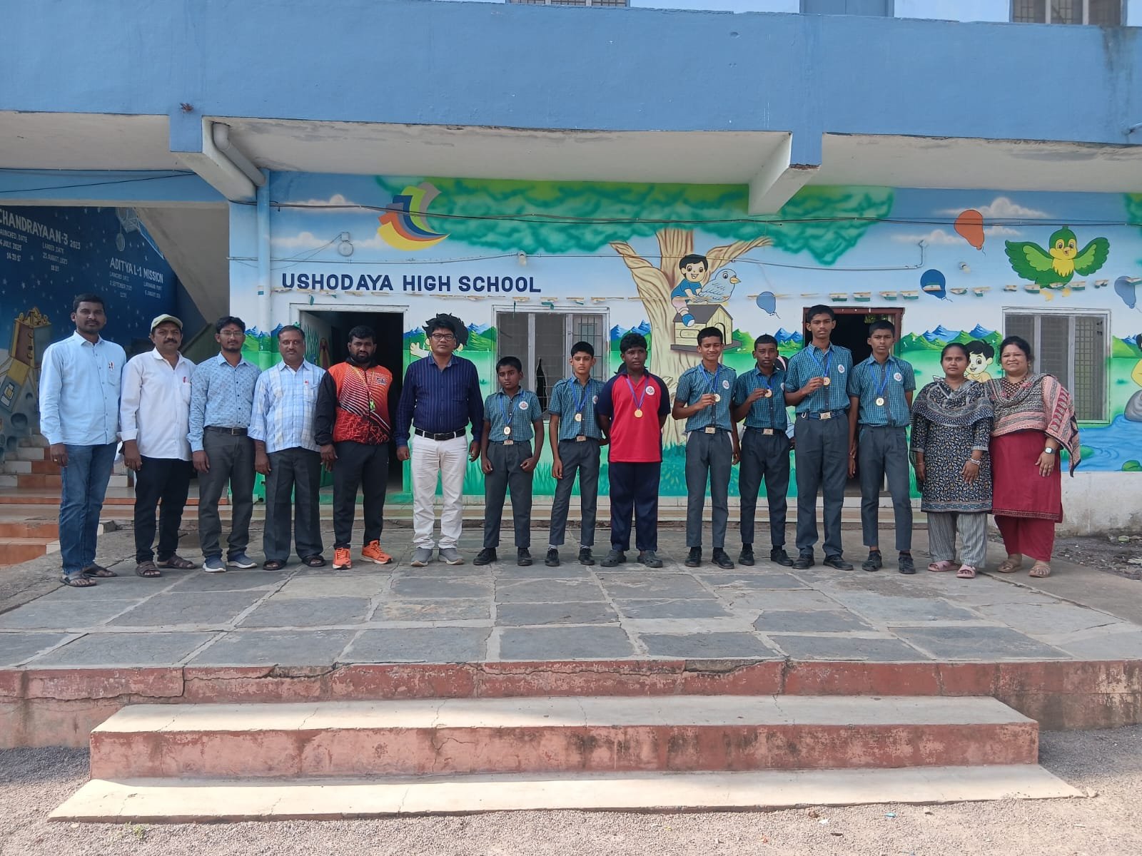 రాష్ట్రస్థాయి రెజ్లింగ్ పోటీలకు ఎంపికైన ఉషోదయ హై స్కూల్ విద్యార్థులను అభినందించిన ఉషోదయ హై స్కూల్ డైరెక్టర్ గిరిగాని రాహుల్ వర్మ 