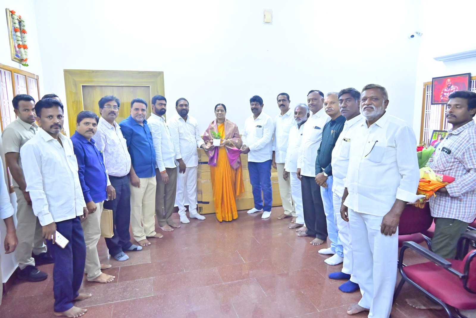 వరంగల్ రెడ్ క్రాస్‌కు నిధులు, స్థలం కేటాయించాలని ఎమ్మెల్యే కొండా సురేఖకు వినతి