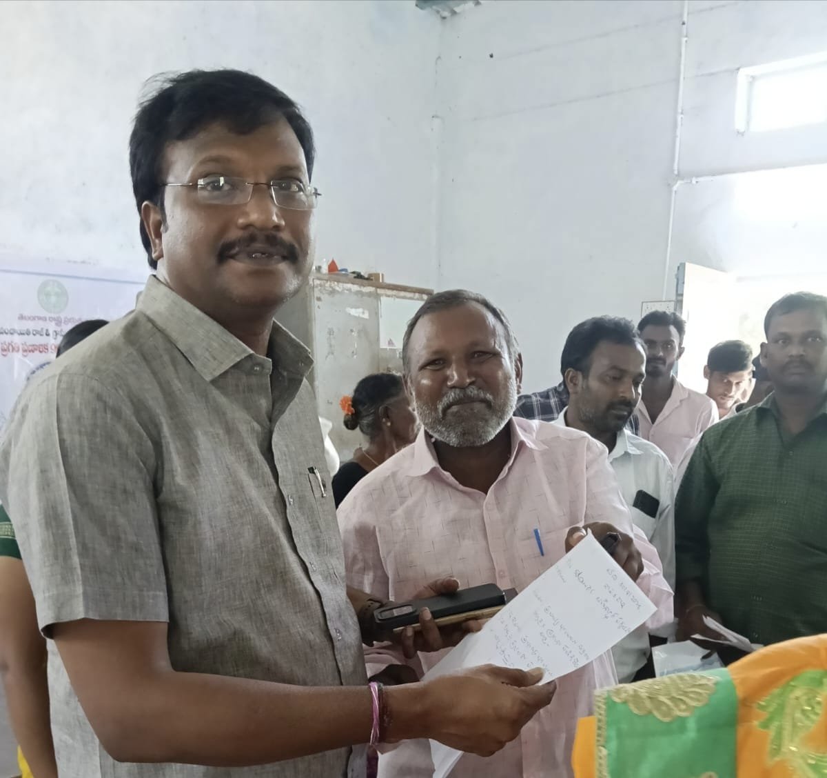 ప్రభుత్వ భూములను నిరుపేదలకు ఇవ్వాలి.  తెలంగాణ అంబేద్కర్ సంఘం గౌరవ అధ్యక్షులు  జన్ను నరసయ్య