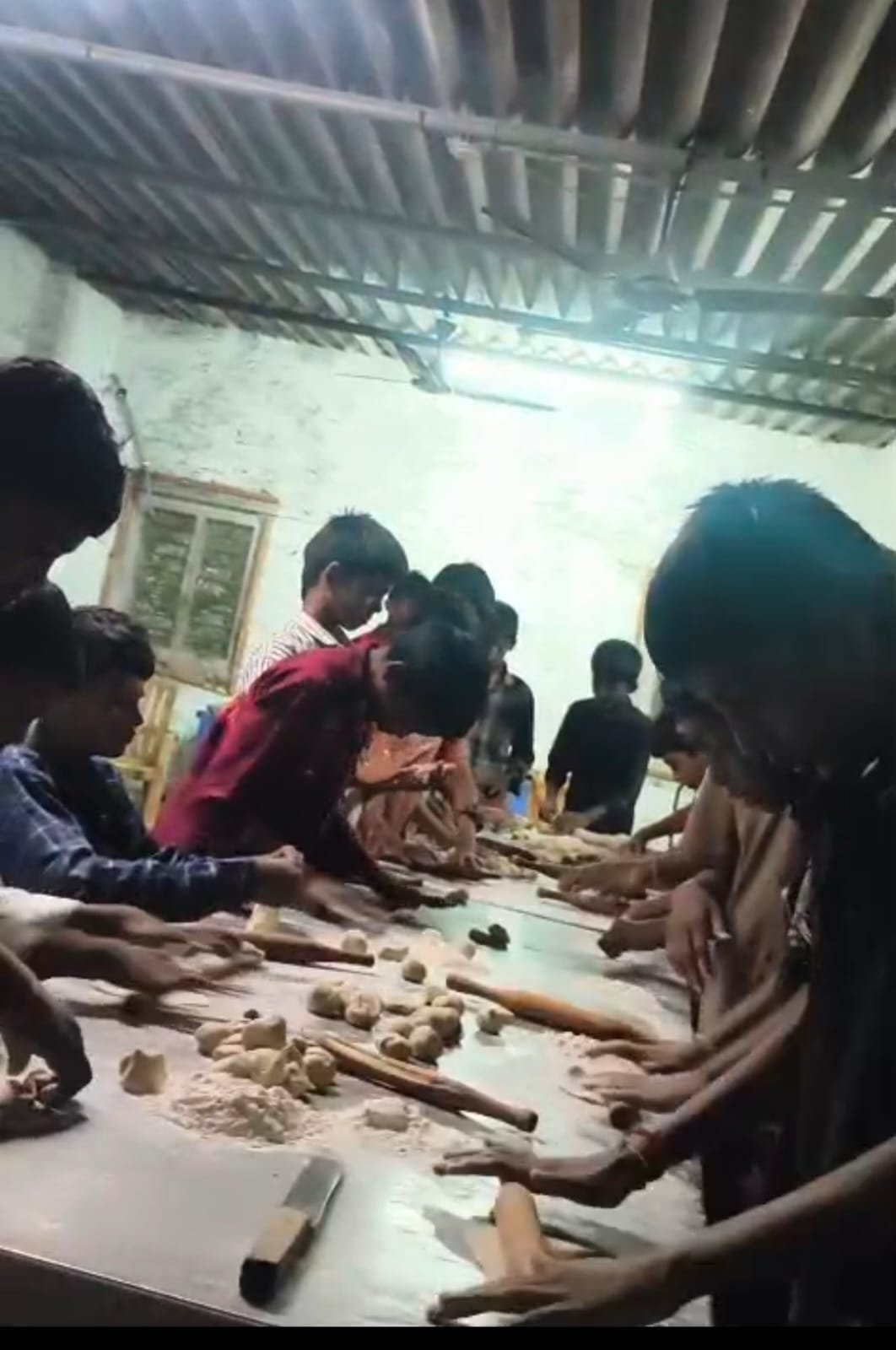 *విద్యార్థుల పాలిట గురువే కాల యమూడు