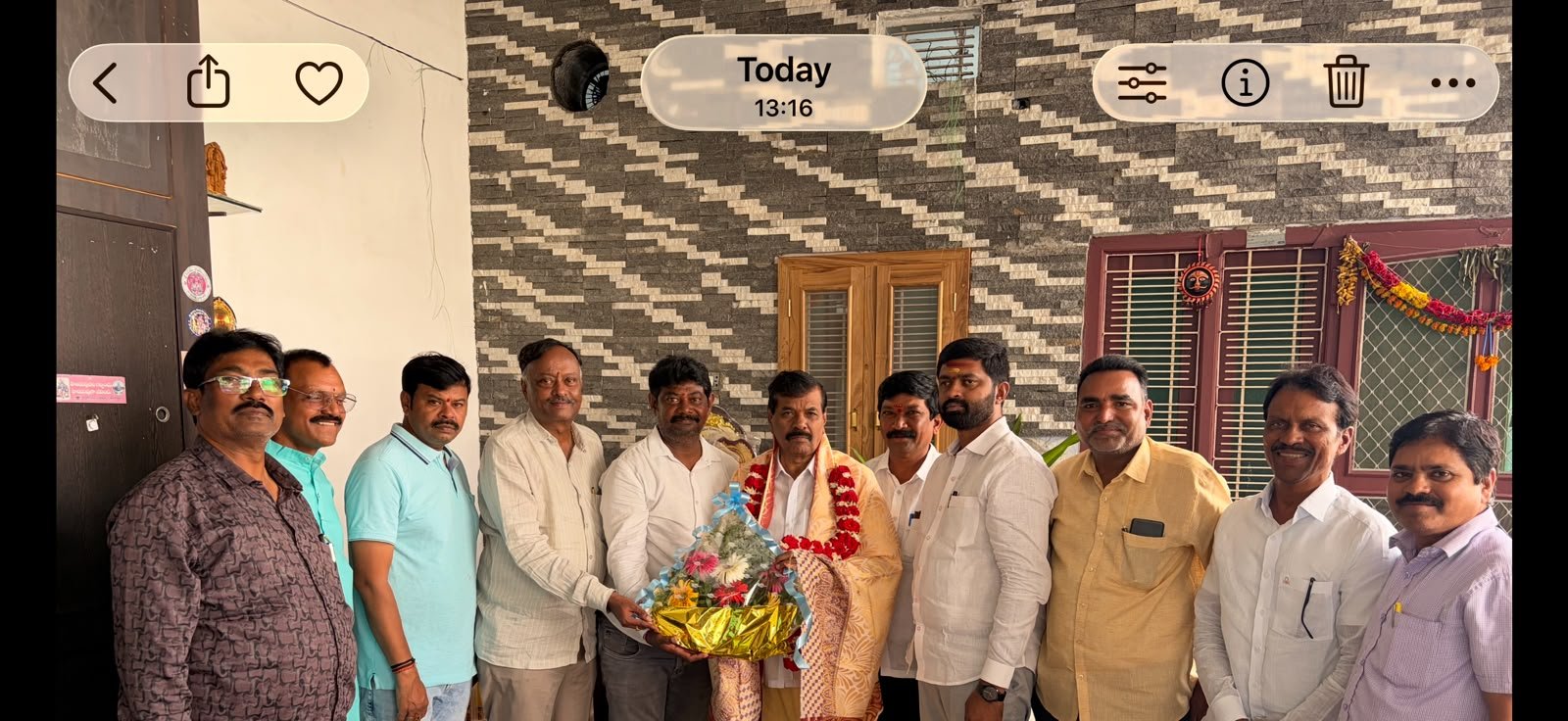 మాజీ మంత్రివర్యులు, ఎమ్మెల్సీ బస్వరాజ్ సారయ్యను కలిసిన వరంగల్ రెడ్ క్రాస్ చైర్మన్ బేతి అశోక్ బాబు