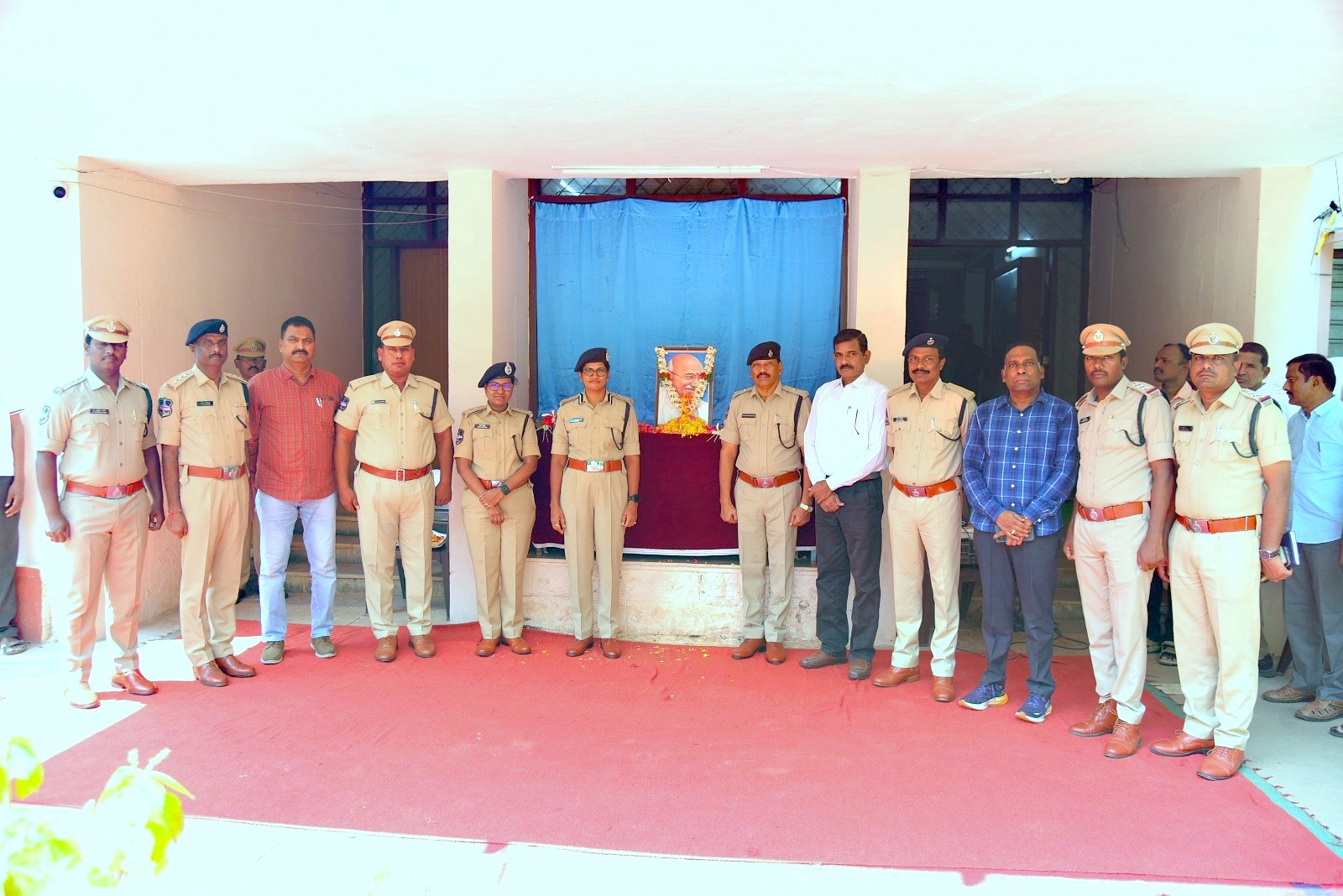 మహాత్మా గాంధీజీకి ఘన నివాళి