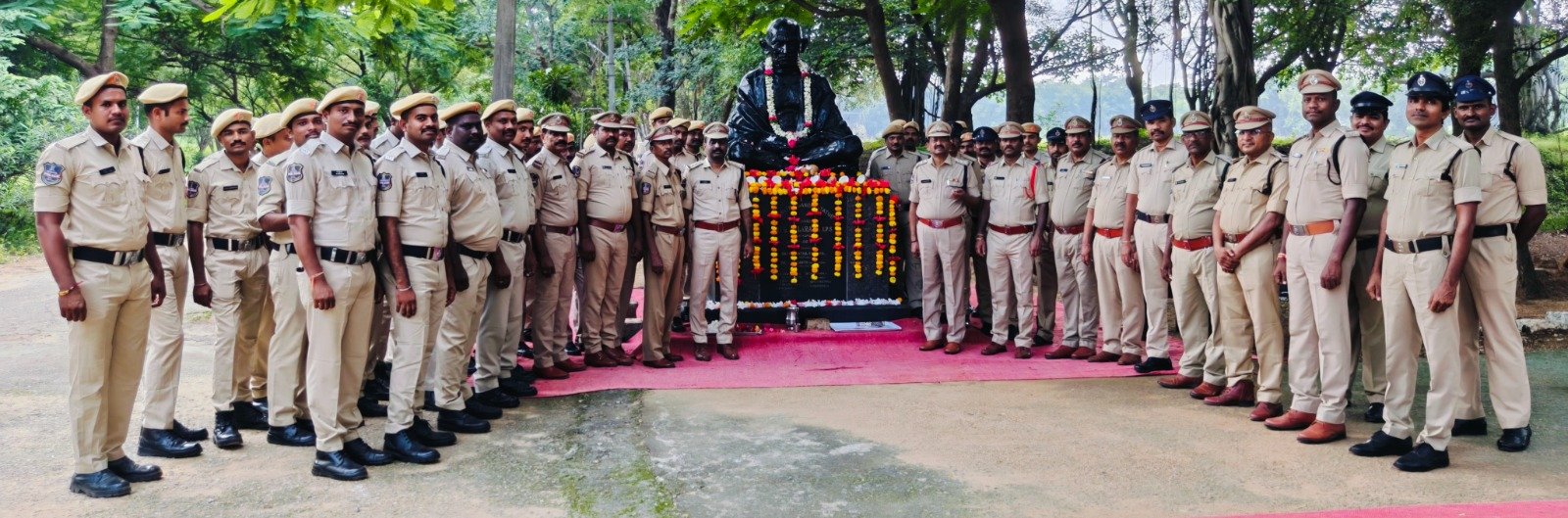 బాధ్యతాయుతమైన పౌరులుగా వ్యవహరించడమే గాంధీజీకి అందించే నిజమైన నివాళి-ఎసిపి-డి.రమణబాబు