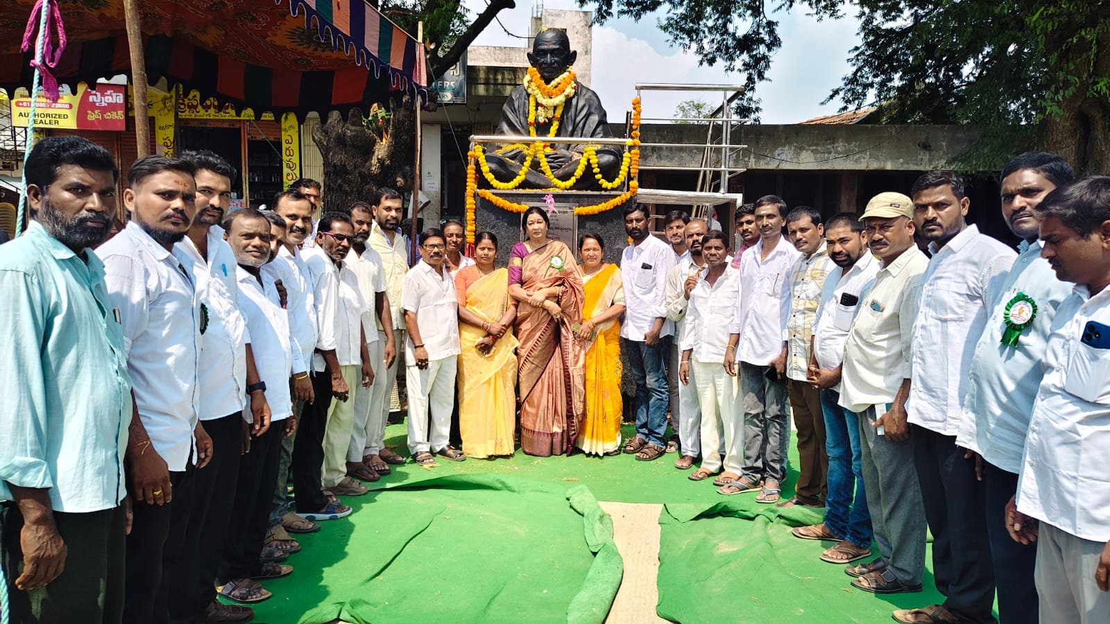 గాంధీజీ ఆశయాలను ఆచరించడమే ఆయనకు నిజమైన నివాళి