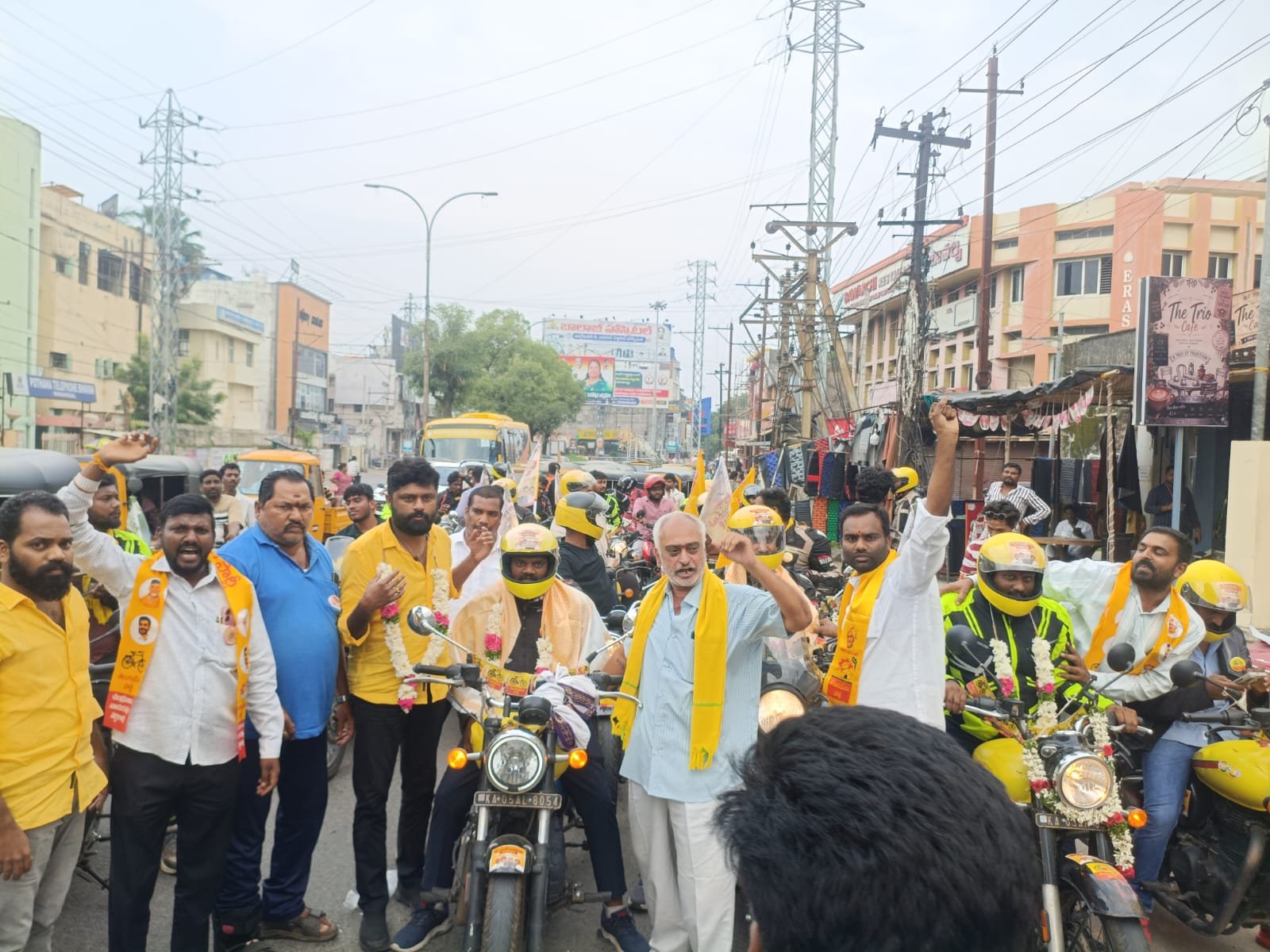 ప్రజాసంకల్ప సేవా బైక్ యాత్రకు ఘన సంఘీభావం