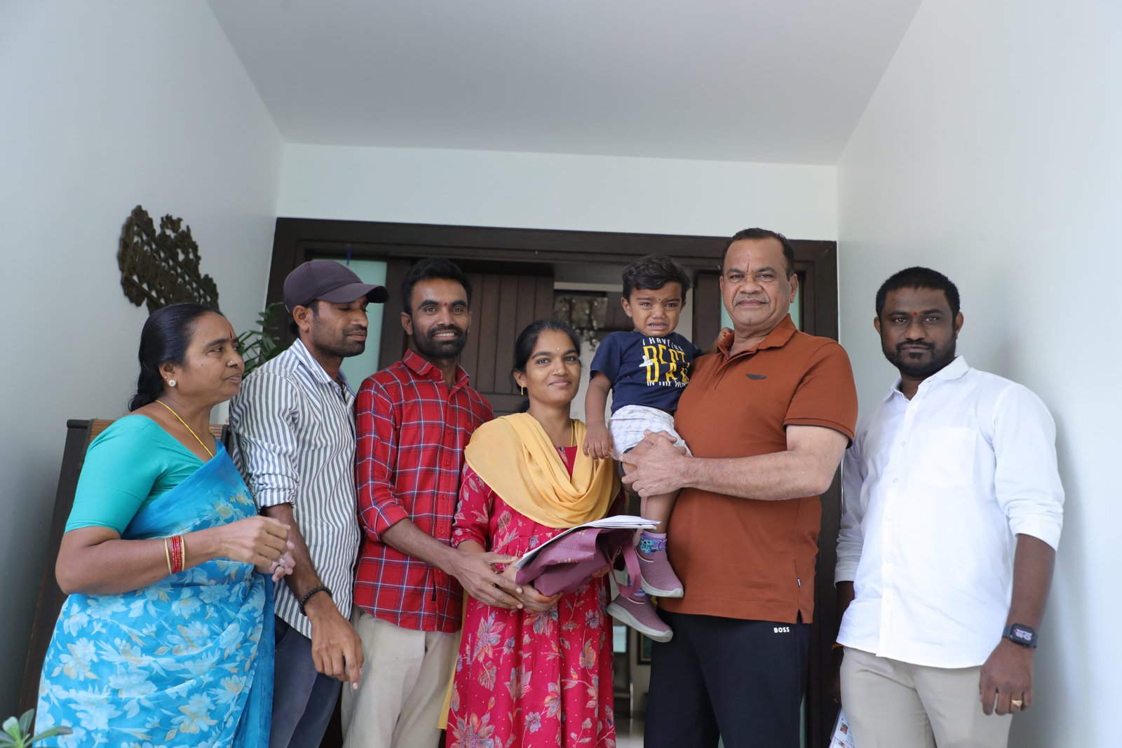 మరోసారి తన మంచి మనసు చాటుకున్న మంత్రి కోమటిరెడ్డి వెంకట్‌రెడ్డి   *మూగ, చెవిటి దంపతుల బిడ్డకు వైద్య చికిత్స కోసం రూ.2 లక్షల ఆర్థిక సాయం*