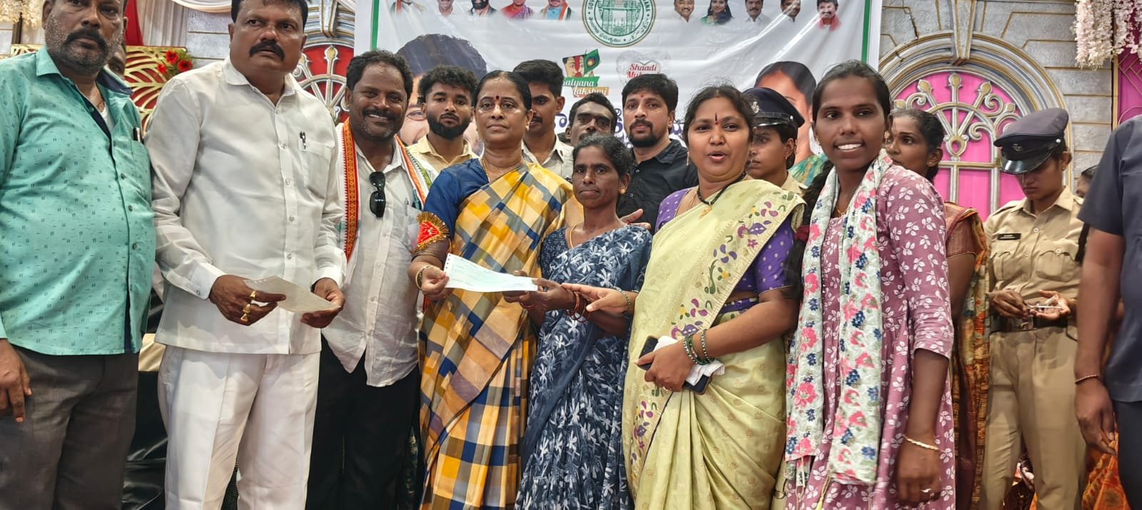 పేదింటి పెళ్లికి కళ్యాణ లక్ష్మి షాదీ ముబారక్ ఎంతో చేయూతయిస్తుంది  మాజీ మంత్రివర్యులు వరంగల్ తూర్పు శాసనసభ్యులు కొండ సురేఖ