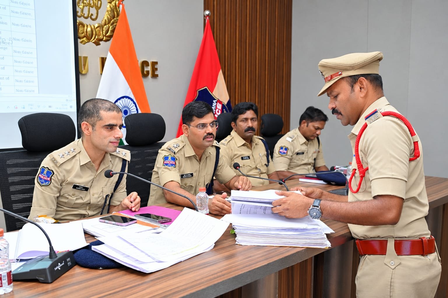 నెలవారి నేర సమీక్షా సమావేశం నిర్వహించిన జిల్లా ఎస్పీ