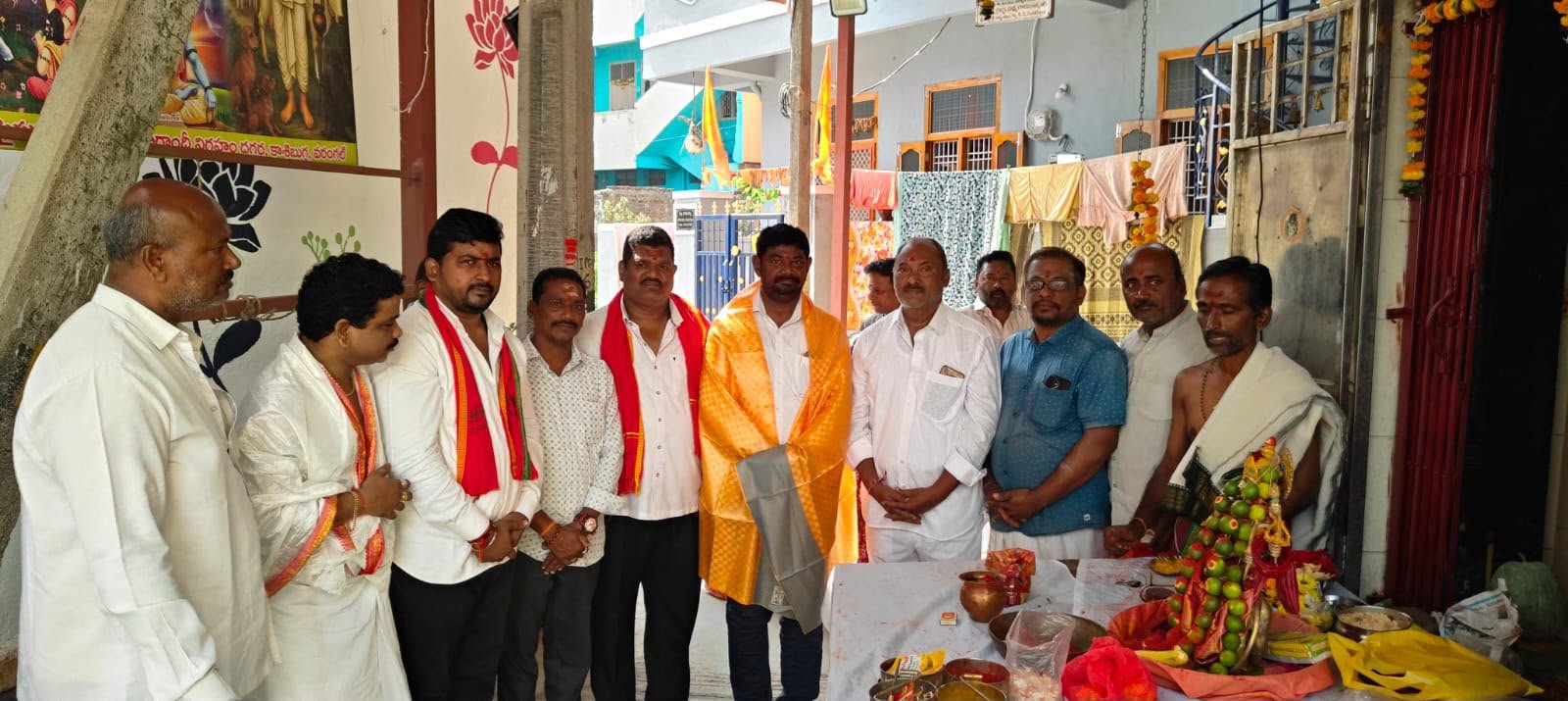 కాశిబుగ్గ ఇంద్ర గాంధీ విగ్రహం వద్ద బంగారు మైసమ్మ దేవాలయం కమిటీ ఆధ్వర్యంలో బంగారుమైసమ్మ పూజ