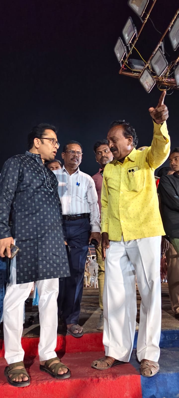 గణేష్ సాగర్ వద్ద అనగా రిజిస్ట్రేషన్ ఆఫీస్ డీకే నగర్ వద్ద లైటింగ్ మరియు సౌకర్యం తోపాటు గణేష్ సాగర్ వద్ద చెత్త చేదారాన్ని తొలగింప చేయాలని 40 డివిజన్ మాజీ కార్పొరేటర్ మరుపల్ల రవి 