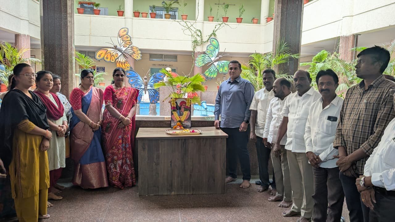 పేదల పక్షాన నిలిచి.. దోపిడీని ఎదిరించి.. ప్రజల గుండెల్లో నిలిచిన పోరాట యోధుడు పండుగ సాయన్న: మేయర్ బుర్రి చైతన్య శ్రీనివాస్ రెడ్డి