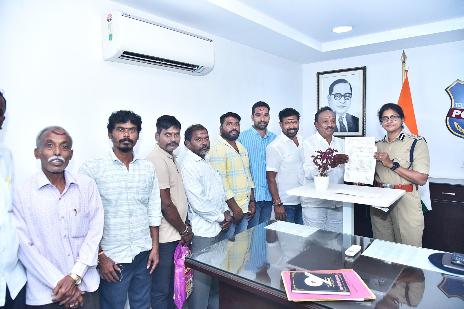 దీపావళి పండుగ సందర్భంగా నరుకా సురవధ ఉత్సవములుసజావుగా సాగడానికి పెద్ద ఎత్తున పోలీసు బందోబస్తు ఏర్పాటు చేయిస్తానని నగర కమిషనర్ ఆఫ్ పోలీస్ శ్వేత