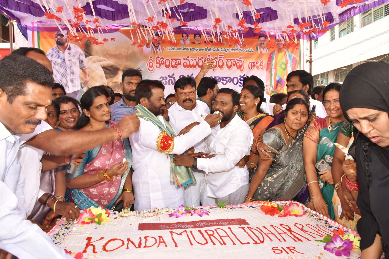 సేవా కార్యక్రమాలతో మాజీ ఎమ్మెల్సీ కొండా మురళీధర్ రావు జన్మదిన వేడుకలు
