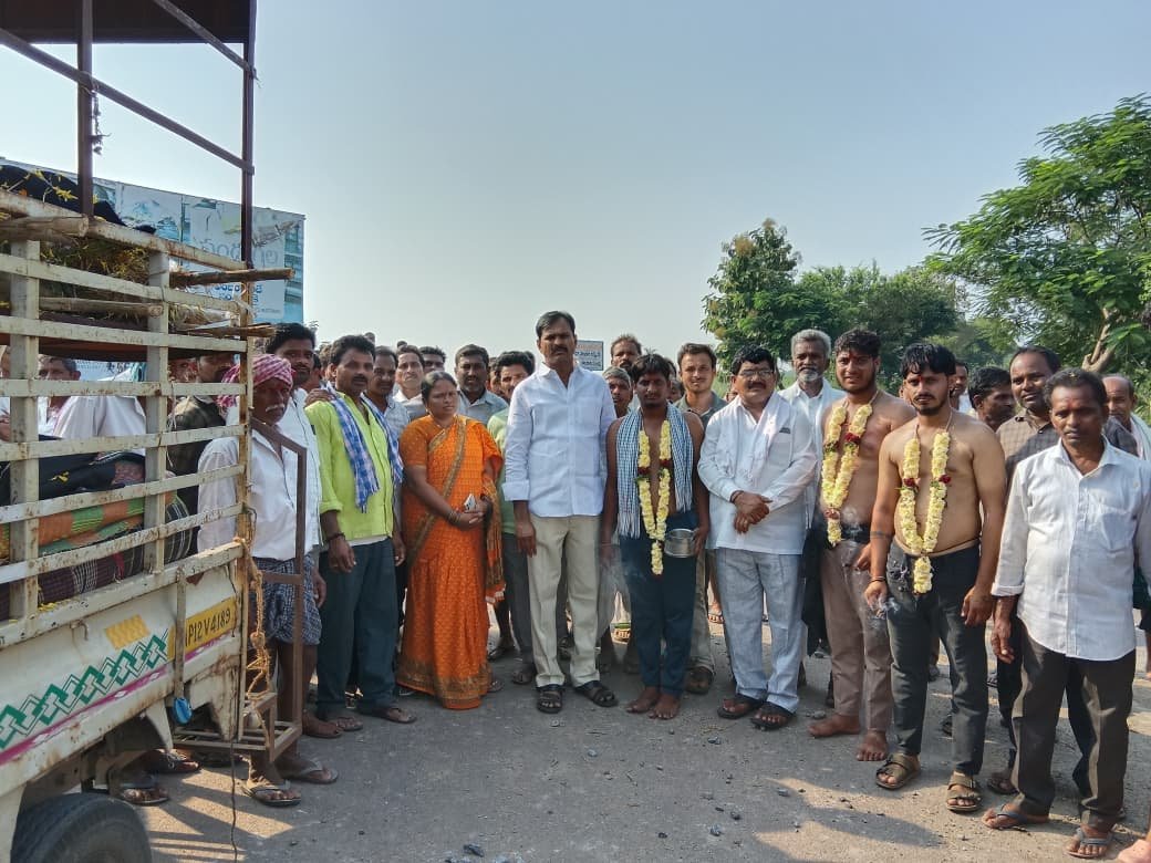 గ్రామం మల్య తండా గడ్డపార తండా భూక్య భాస్కర్ అంతిమయాత్రలో పాల్గొన్న  బొంపెల్లి దేవేందర్ రావు