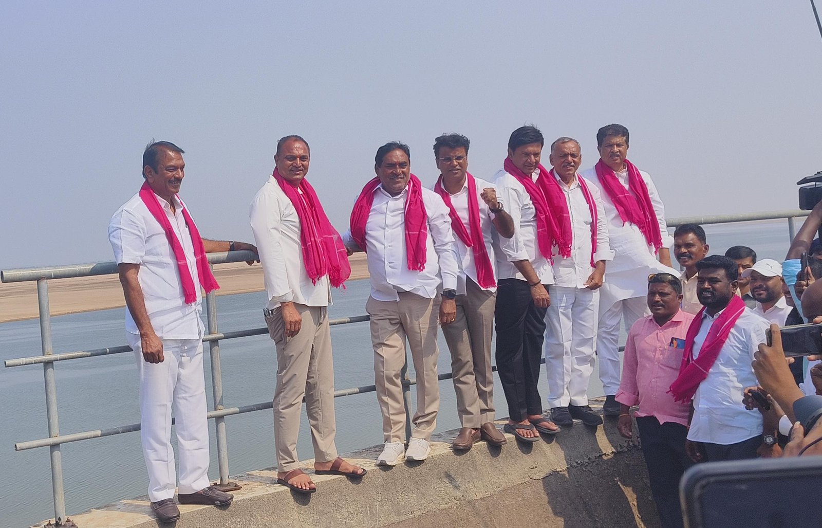 కాళేశ్వరం ప్రాజెక్టును సందర్శించిన బీఆర్ఎస్ ఎమ్మెల్యేలు, మాజీ ఎమ్మెల్యేలు.