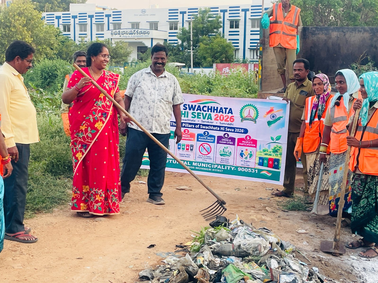 చౌటుప్పల్: మున్సిపల్  చైర్ పర్సన్ మొగుదాల పావని రమేష్ గౌడ్  ప్రత్యేక దృష్టి.  స్వచ్ఛత విషయంలో నిరంతర పర్యవేక్షణ.